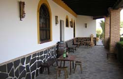 Patio exterior de la bodega